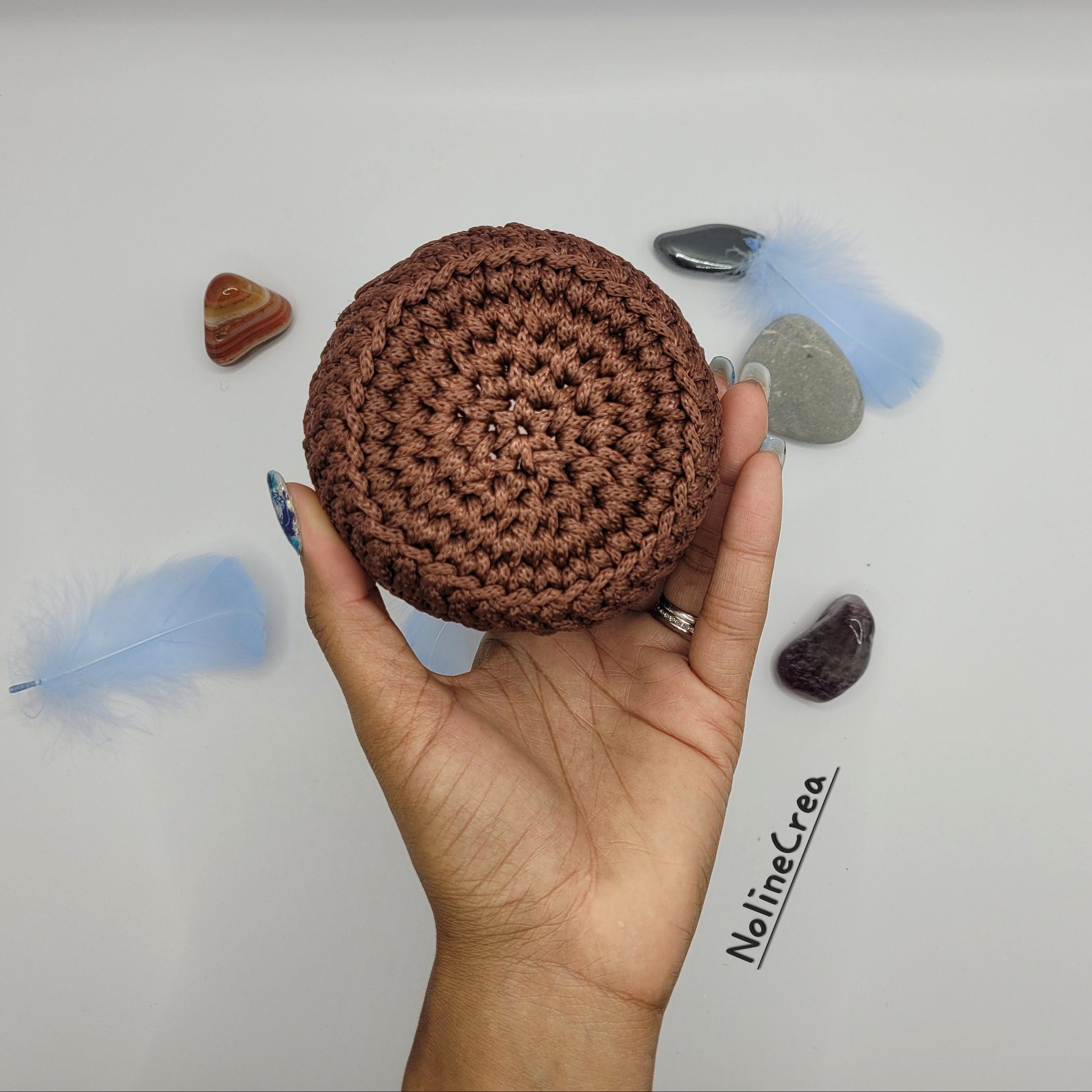 Petit pot au crochet base ronde marron et vert