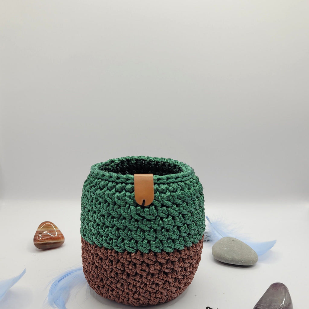 Petit pot au crochet base ronde marron et vert