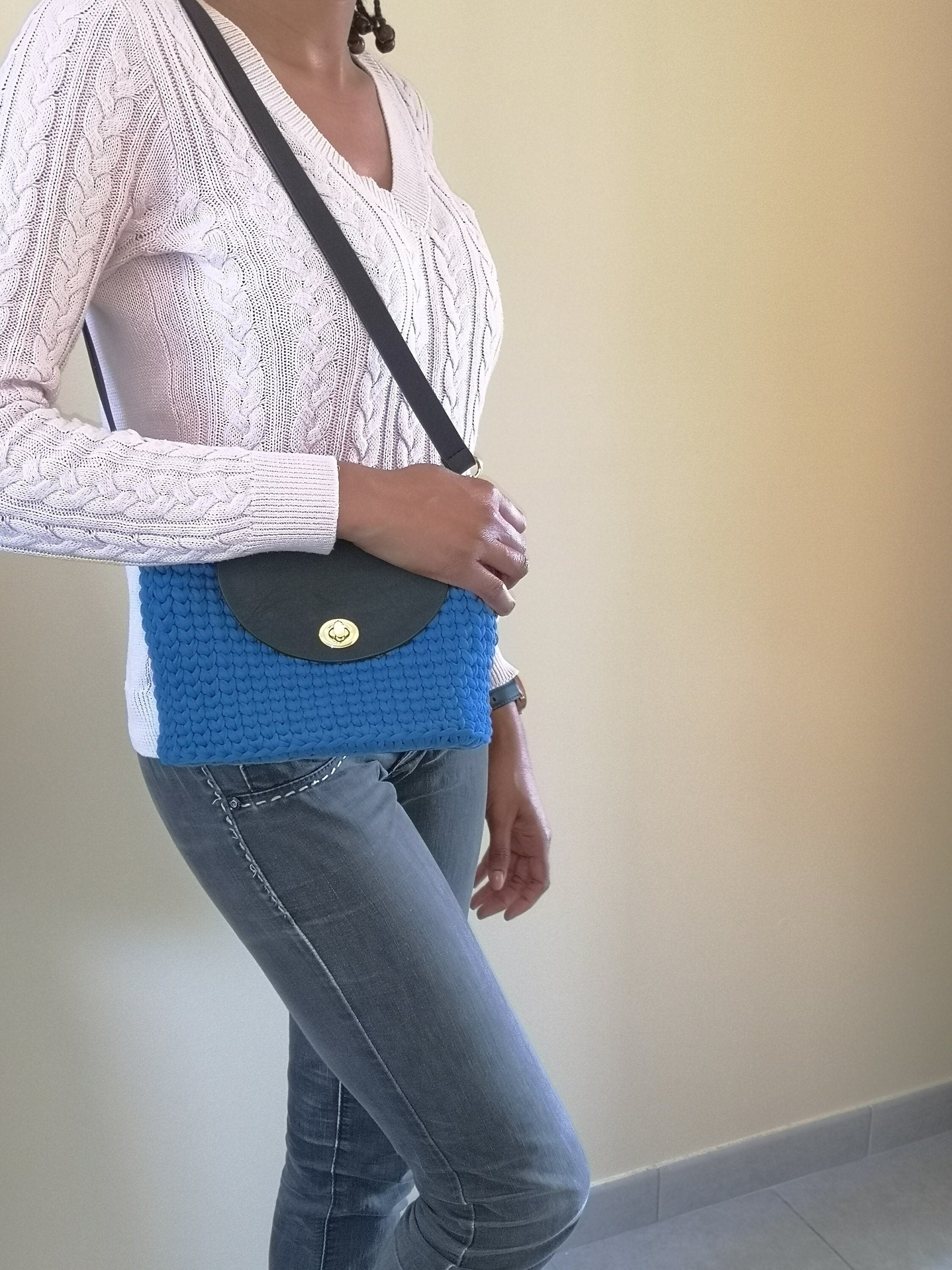 Petit sac a main bleu au crochet point épis