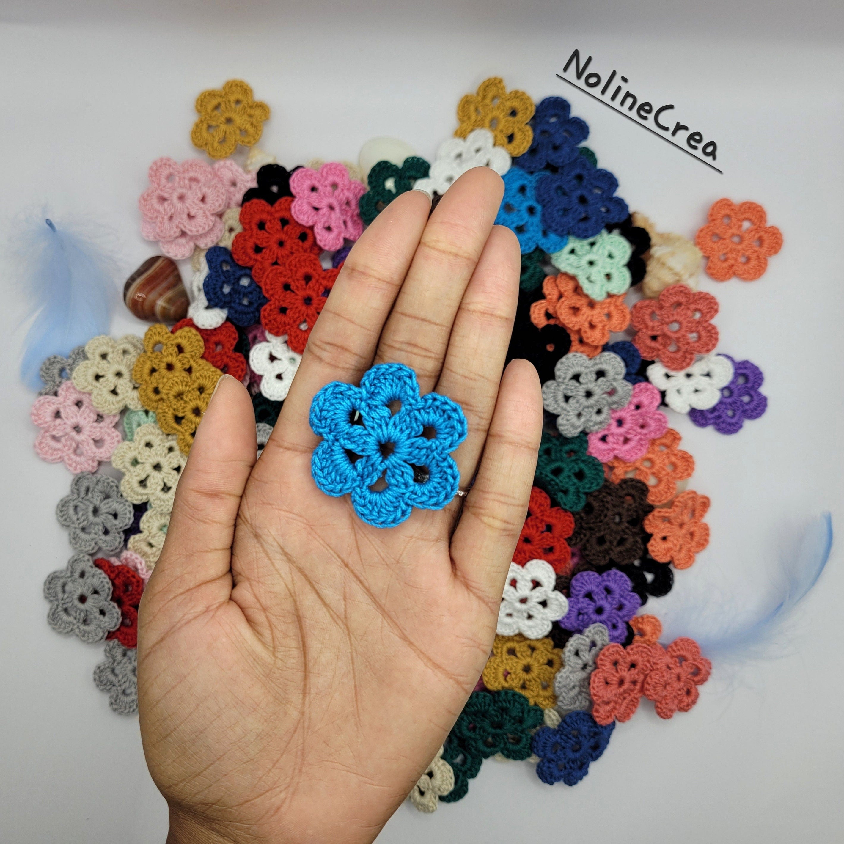 Jolies petites fleurs au crochet pour création diy