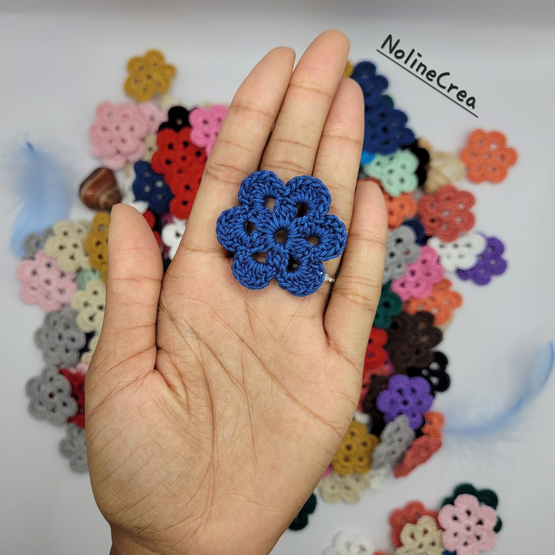 Jolies petites fleurs au crochet pour création diy