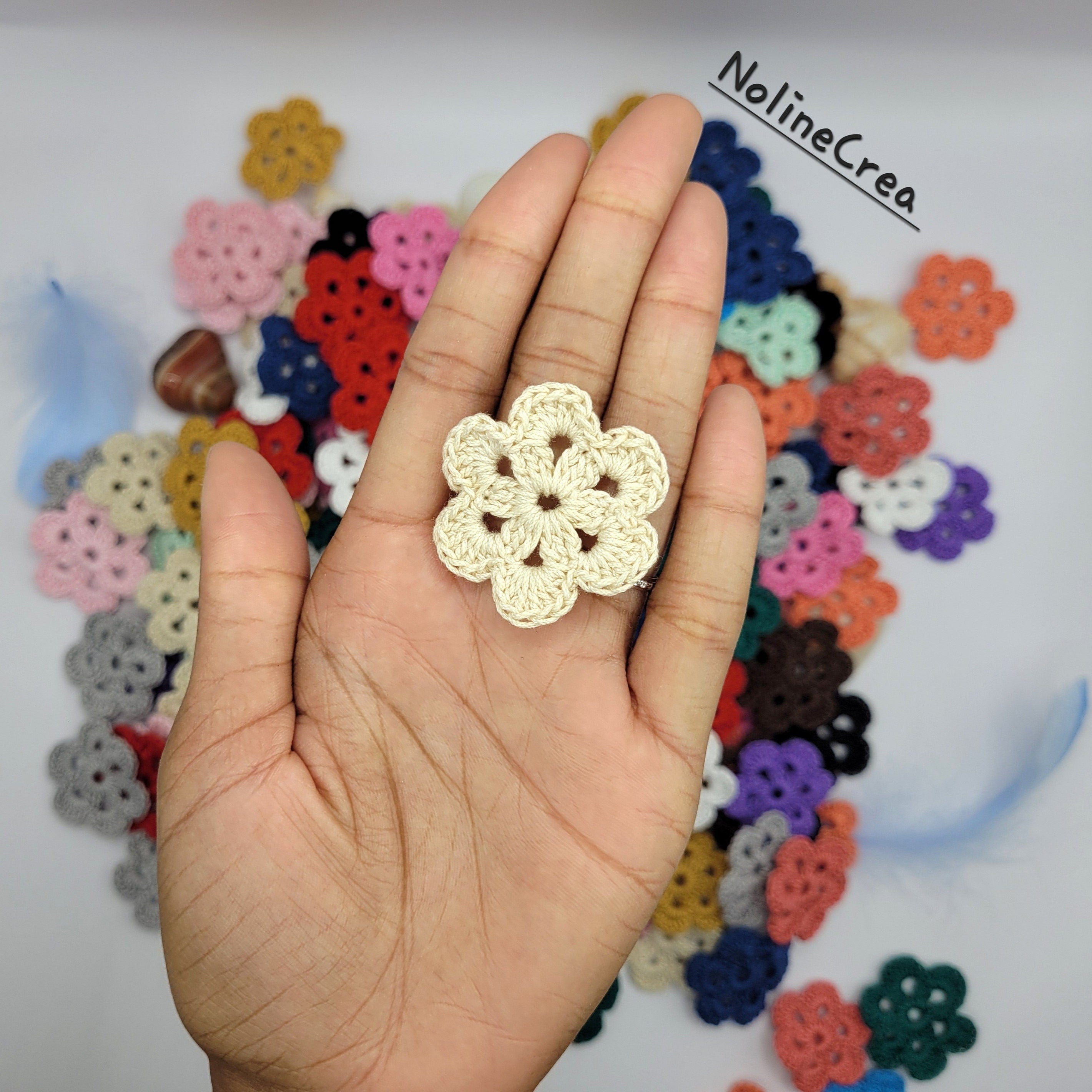Jolies petites fleurs au crochet pour création diy