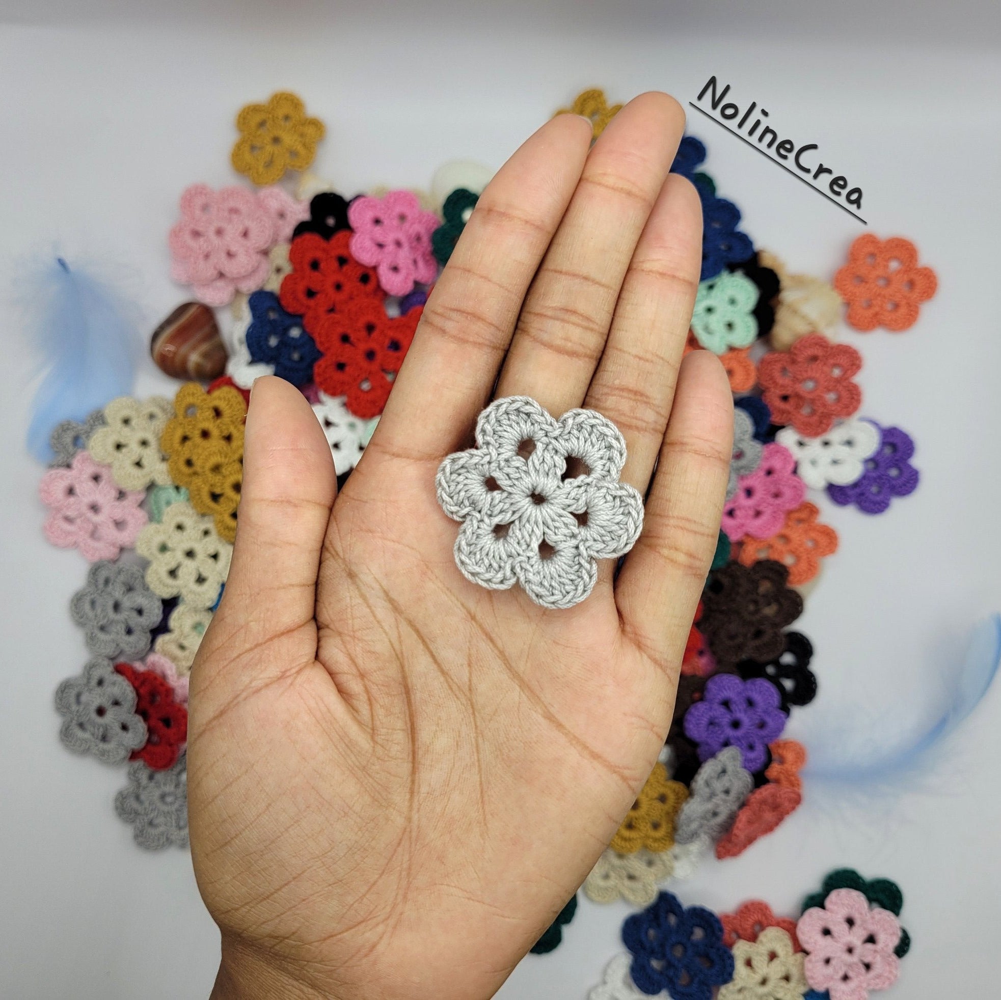 Jolies petites fleurs au crochet pour création diy