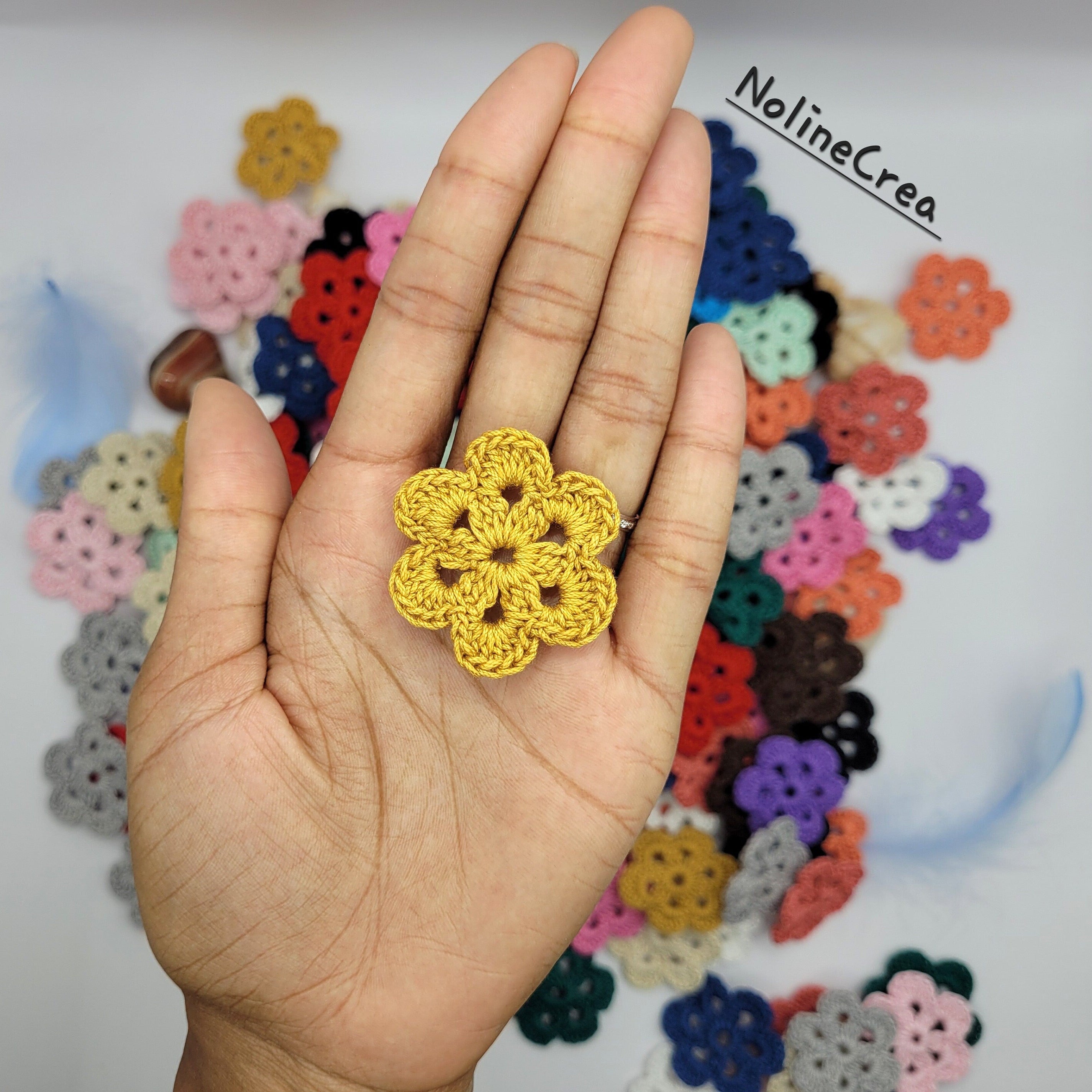 Jolies petites fleurs au crochet pour création diy