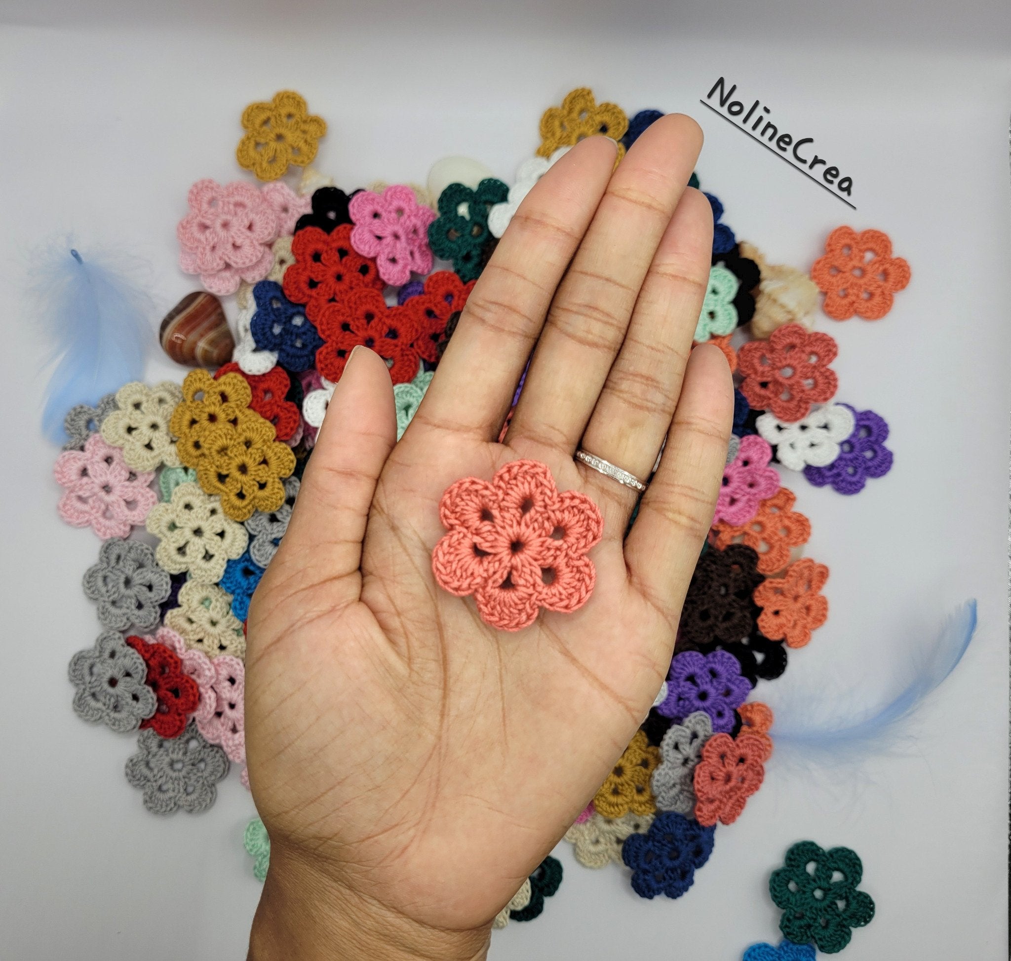 Jolies petites fleurs au crochet pour création diy