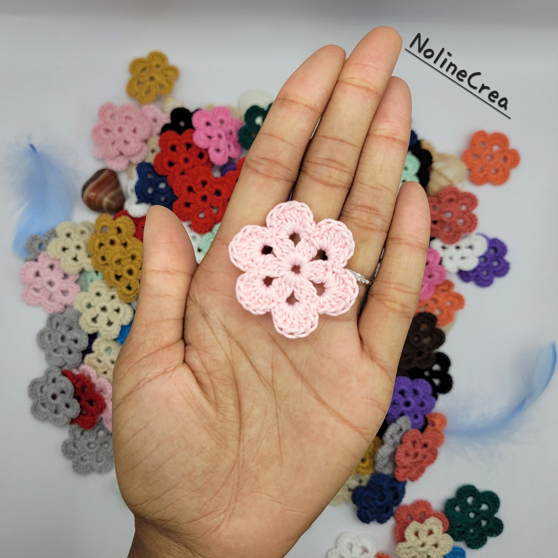 Jolies petites fleurs au crochet pour création diy