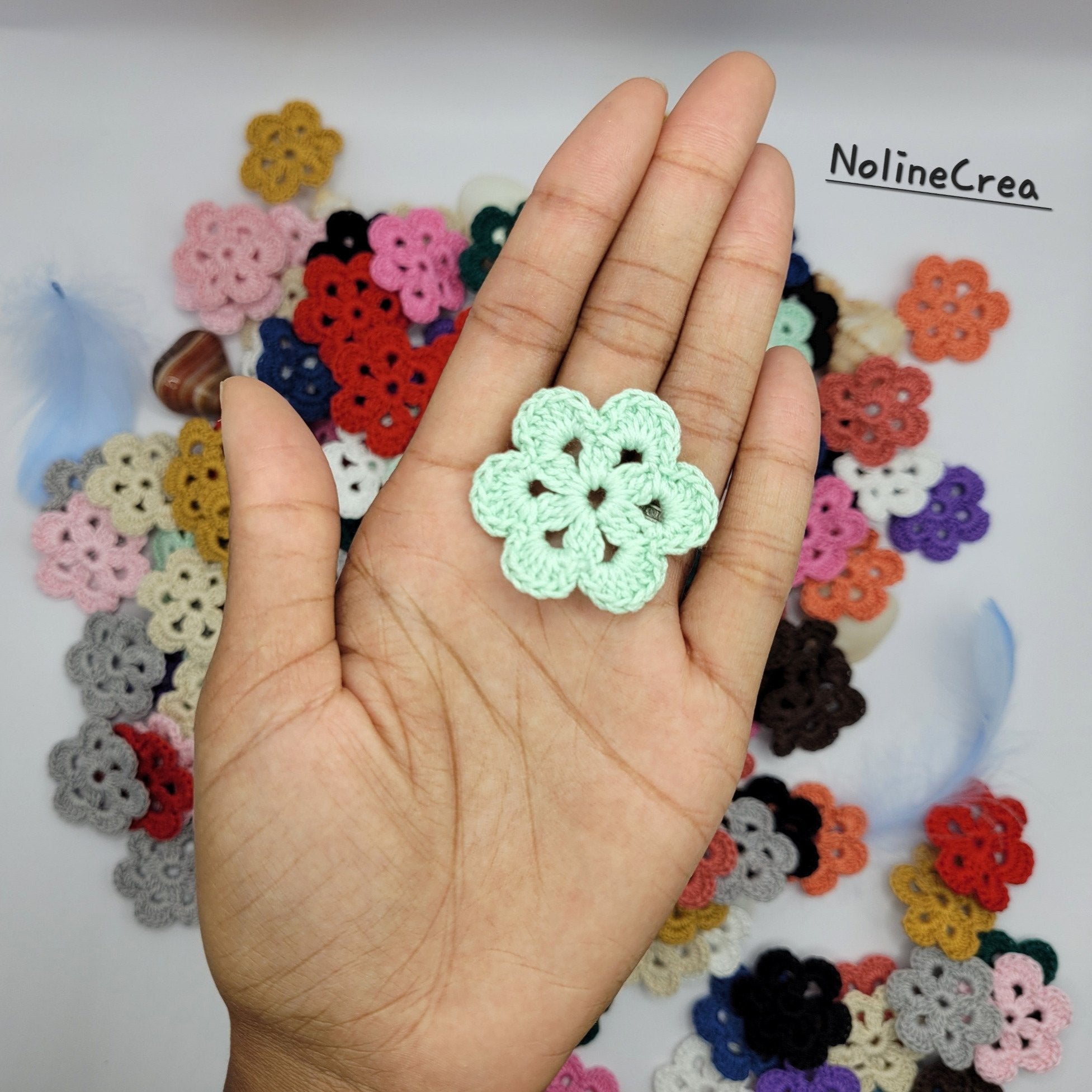 Jolies petites fleurs au crochet pour création diy