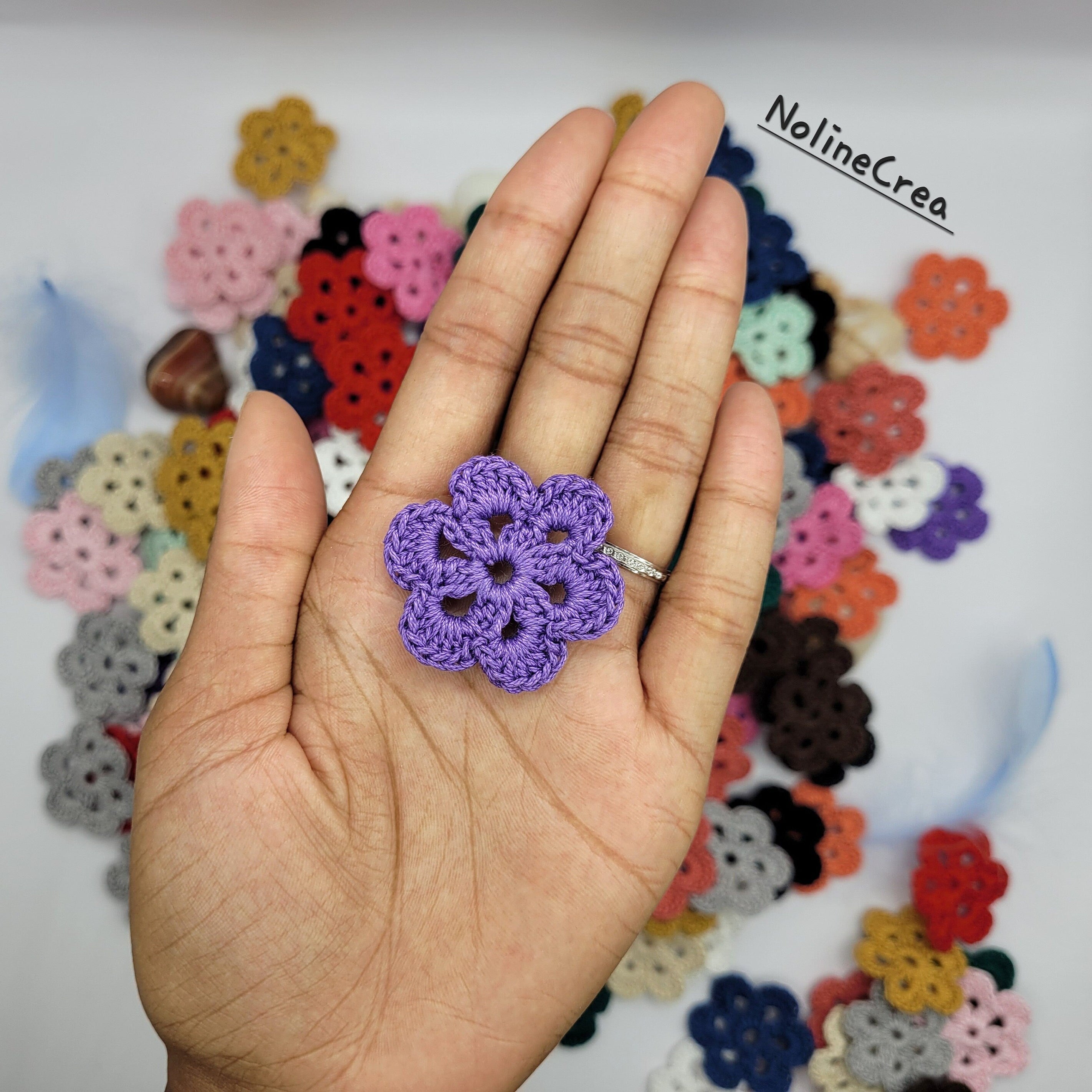 Jolies petites fleurs au crochet pour création diy