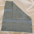 Couverture bébé bicolore fait au crochet en point chevron