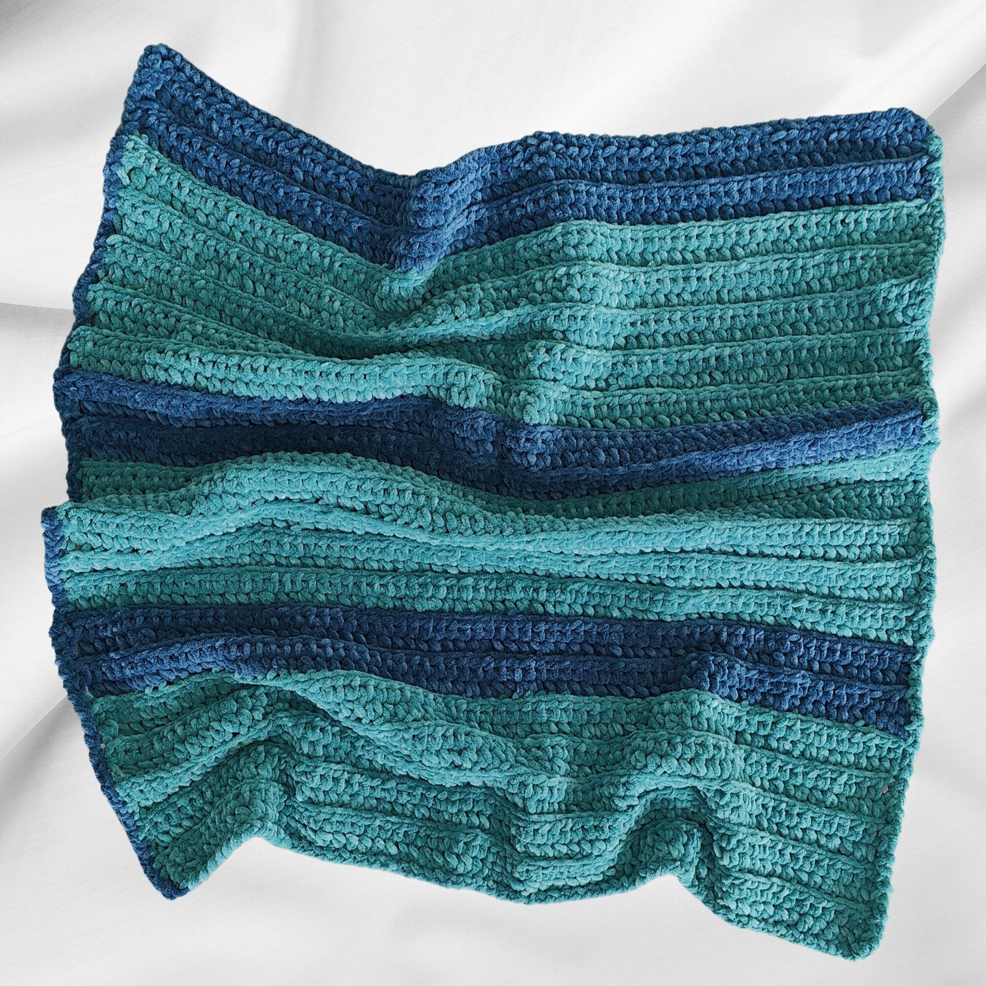 Plaid bébé au crochet couleur bicolore bleu et vert