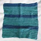 plaid bicolore au crochet couleur bleu et vert