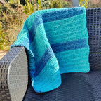 Plaid bébé bicolore bleu et vert au crochet