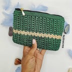pochette fait main au crochet couleur verte avec pointe de beige. 