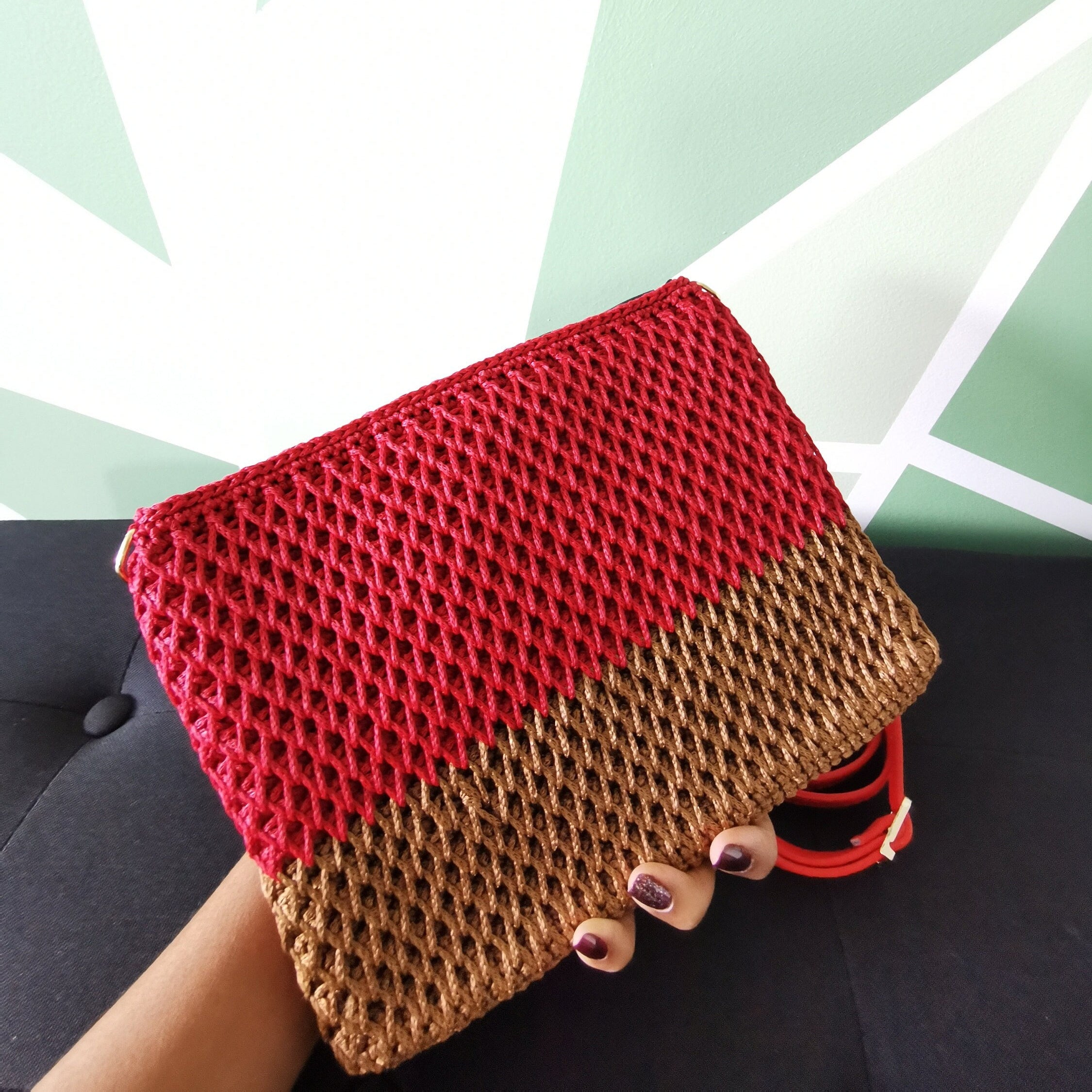 Pochette fait main au crochet, effet 3D, pochette rouge et couleur moutarde avec bandouilère rouge