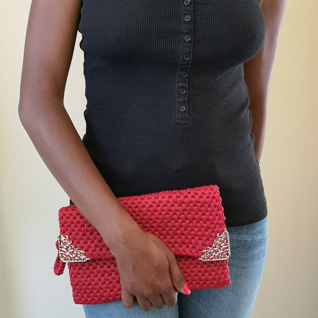Petite pochette soirée fait au crochet rouge 
