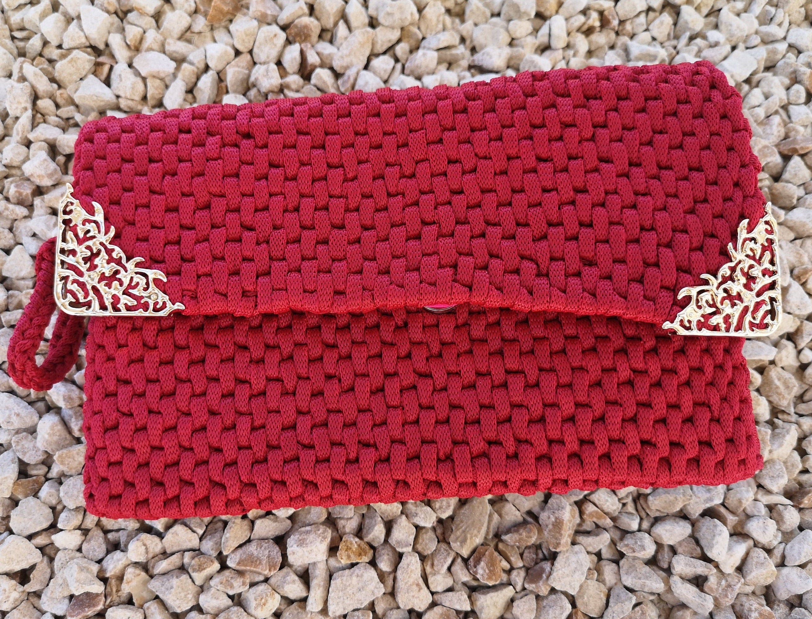 Petite pochette soirée fait au crochet rouge 