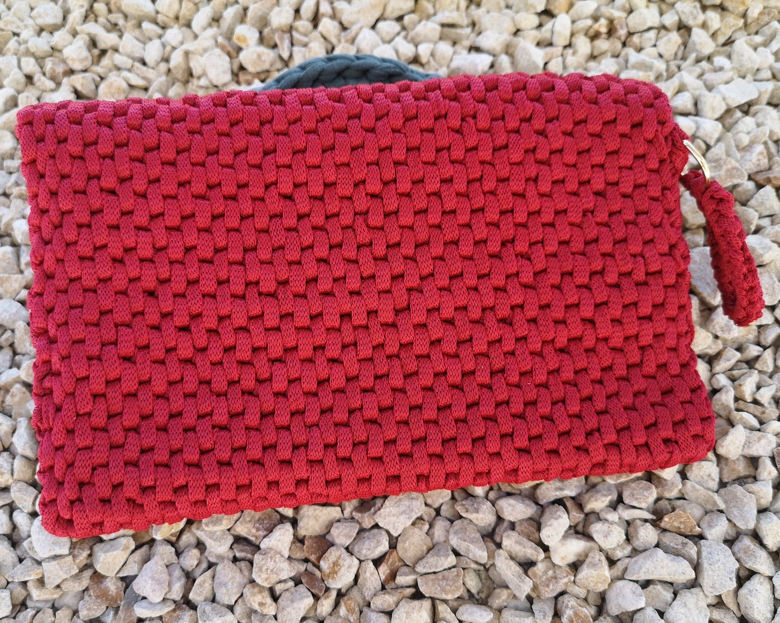 Petite pochette soirée fait au crochet rouge 