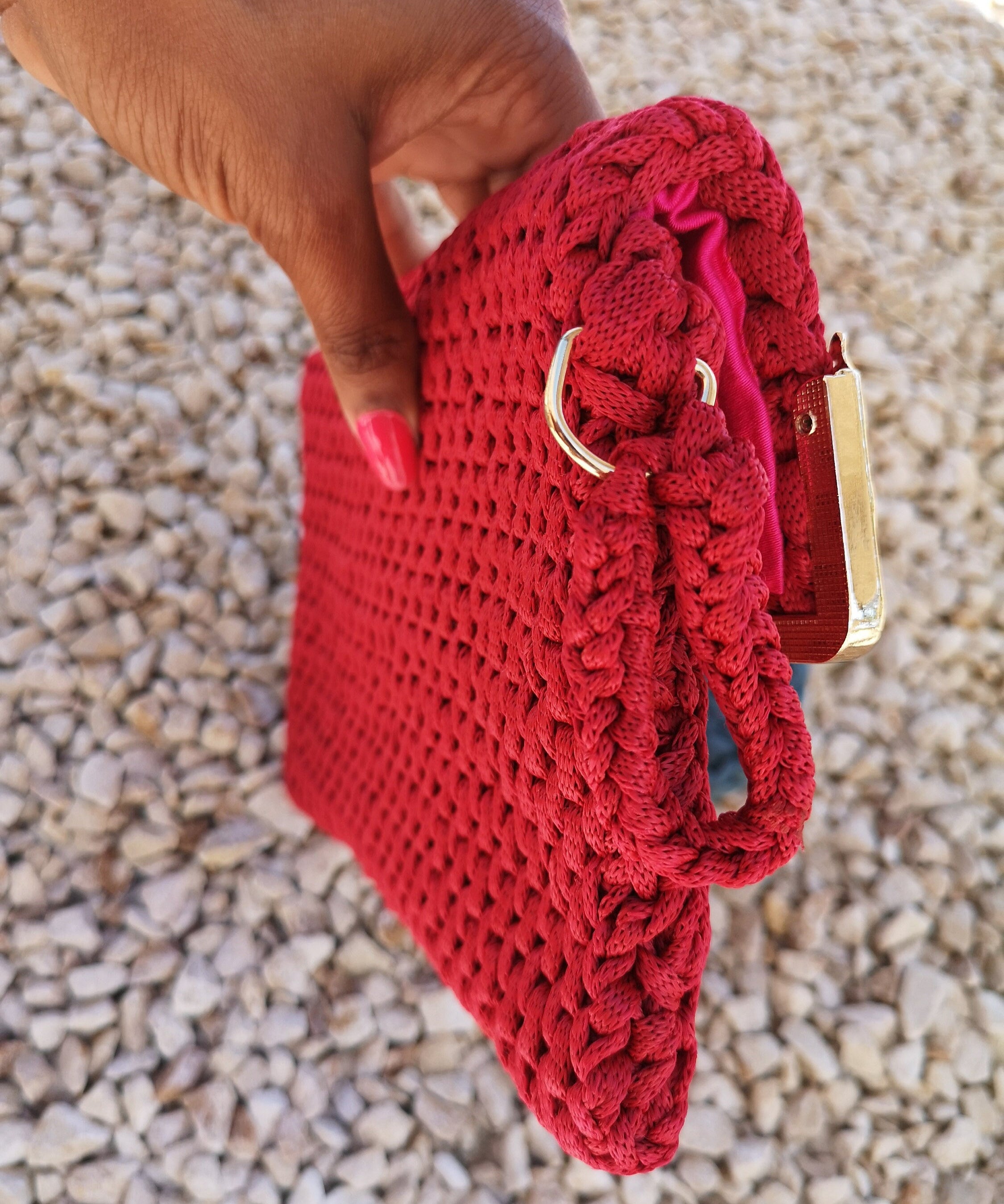Petite pochette soirée fait au crochet rouge 