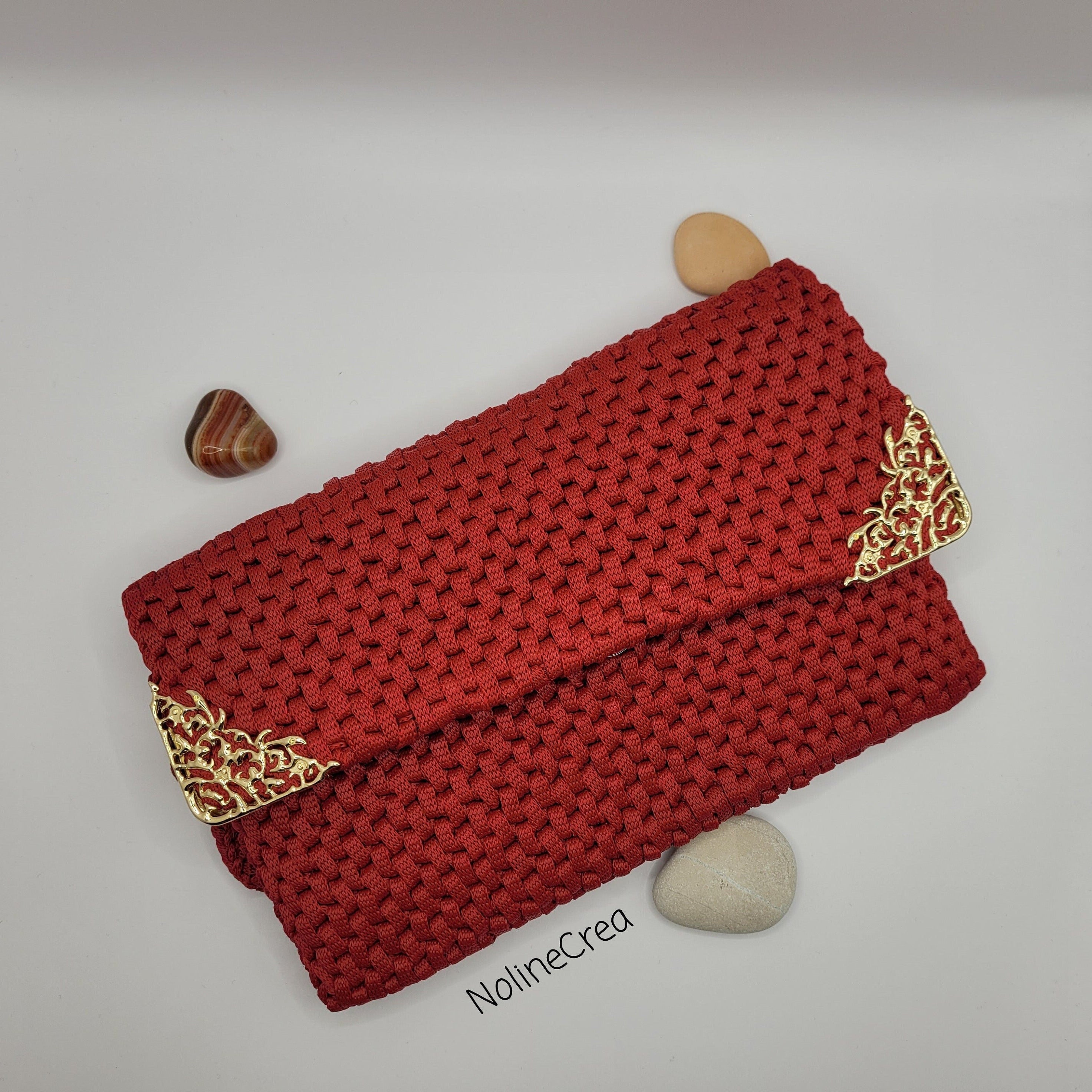 Petite pochette soirée fait au crochet rouge 