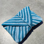 Pochette artisanale au crochet avec motif tourbillon et doublure en tissu japonais
