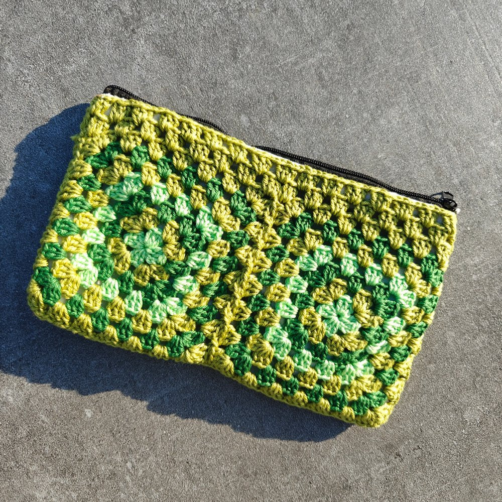 Pochette au crochet granny squarevert pomme