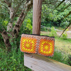 Pochette au crochet granny square. Tons jaune orange