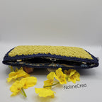 Pochette rigide au crochet jaune et bleu fil scintillant
