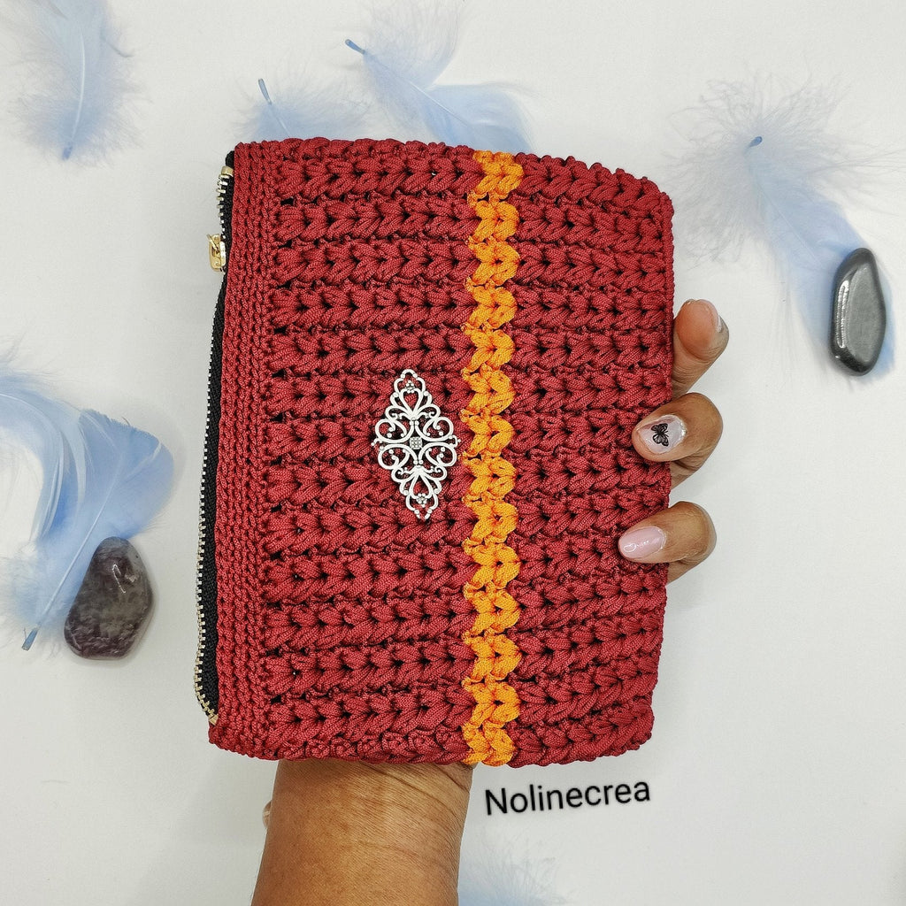 pochette rouge et orange au crochet