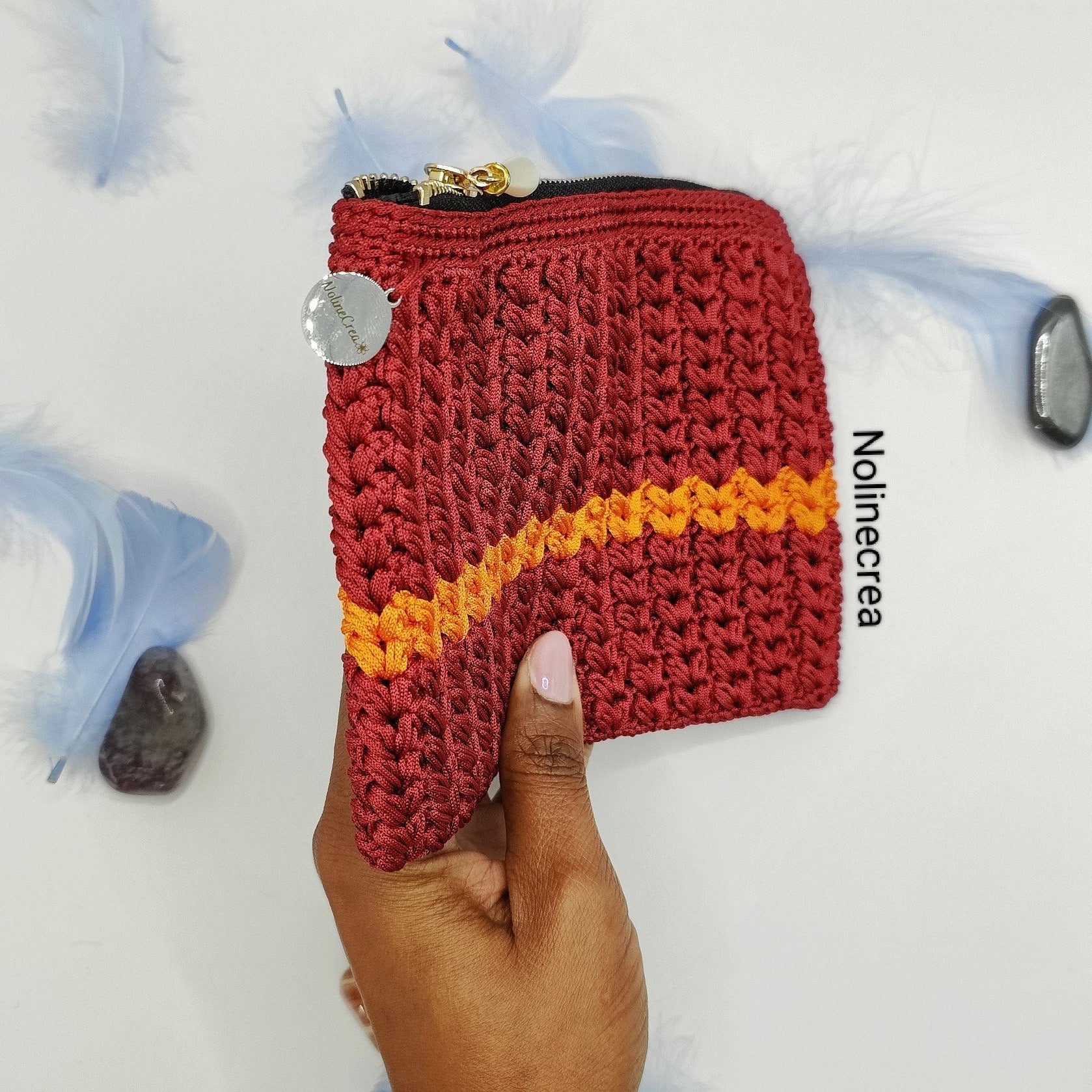 pochette rouge et orange sur la tranche