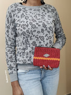 pochette rouge et orange portée, fait main au crochet