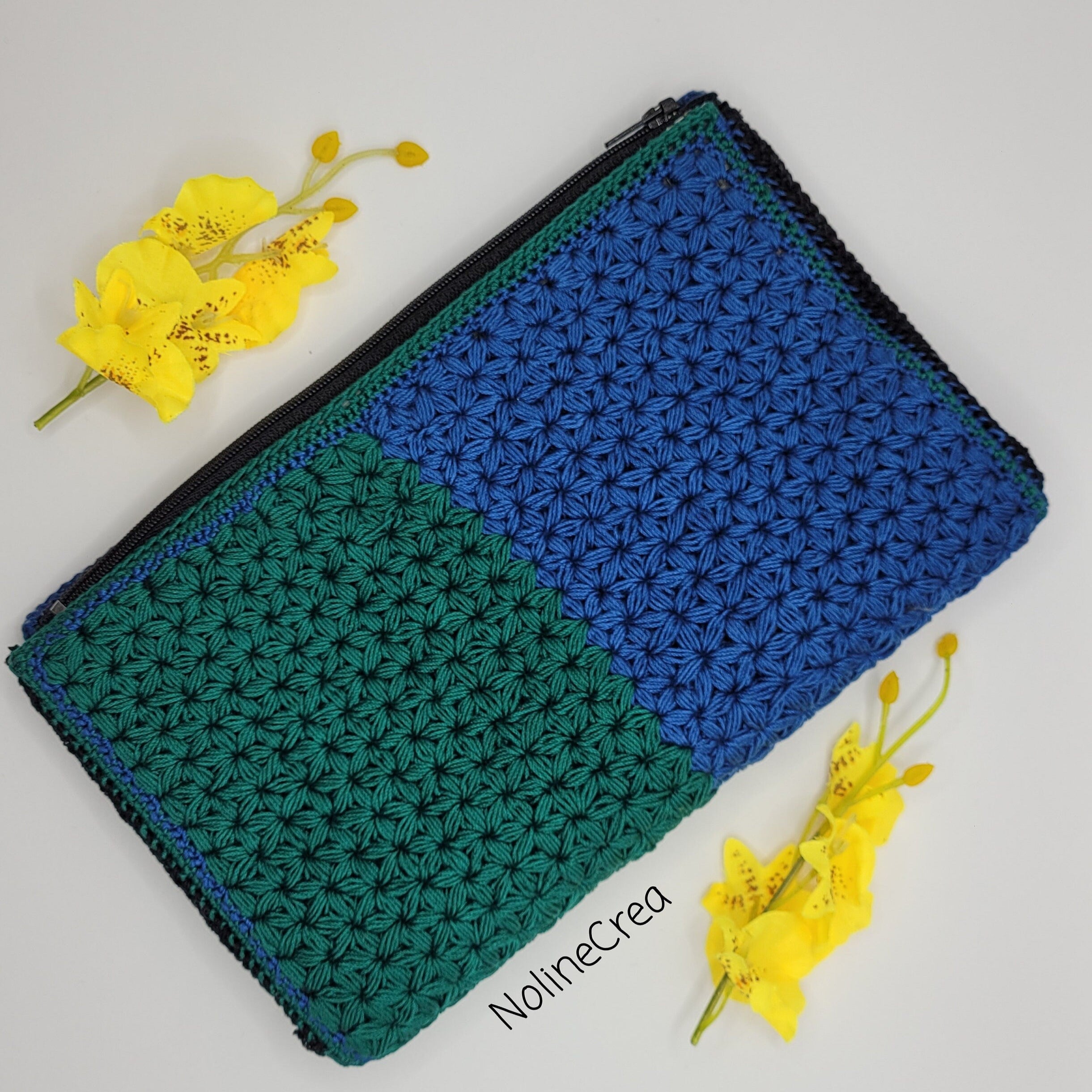 jolie pochette de soirée vert et bleu en point jasmin au crochet, doublure canevas et tissus