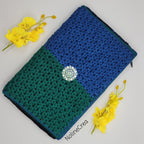 jolie pochette de soirée vert et bleu en point jasmin au crochet, doublure canevas et tissus