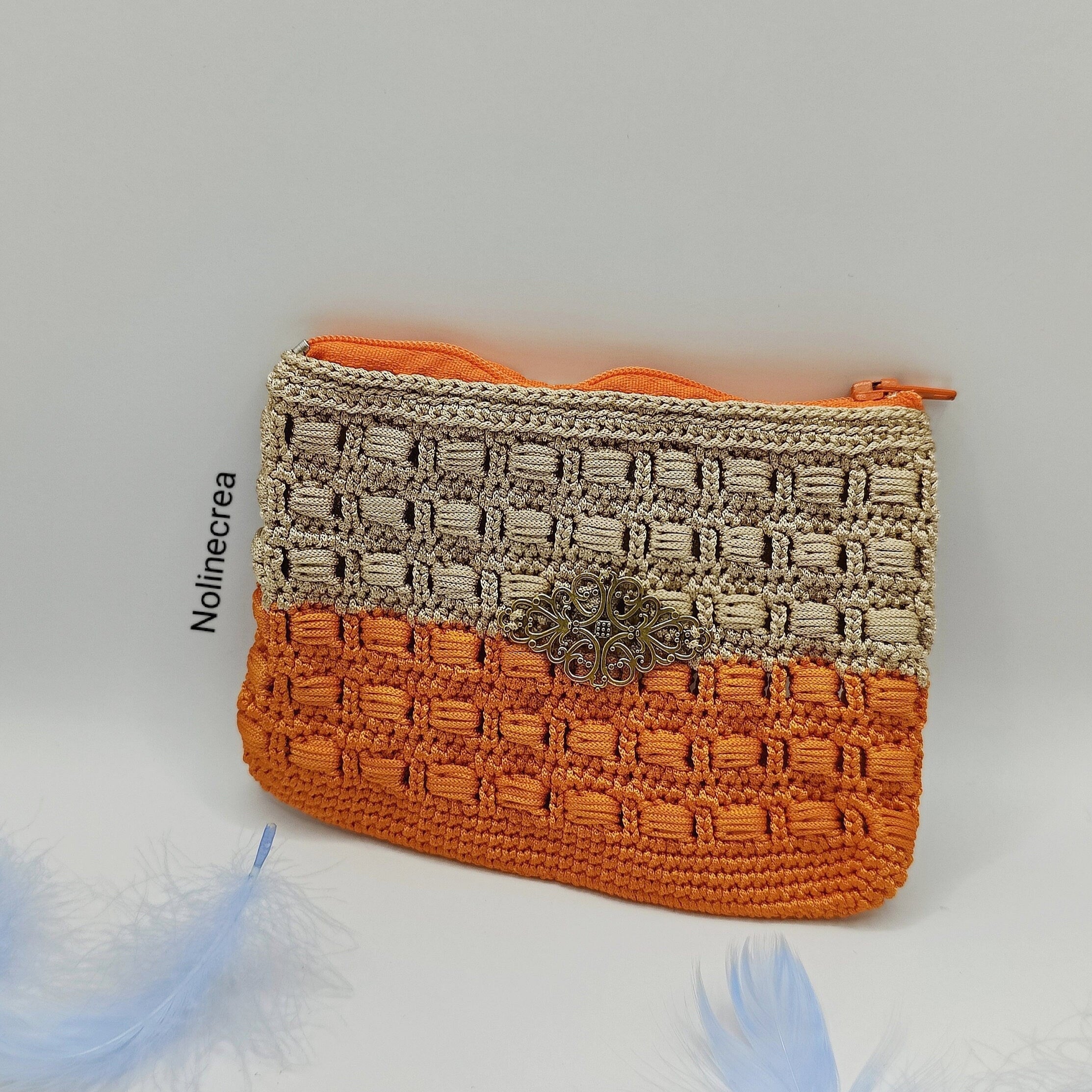 Petit porte monnaie beige et orange fait main au crochet