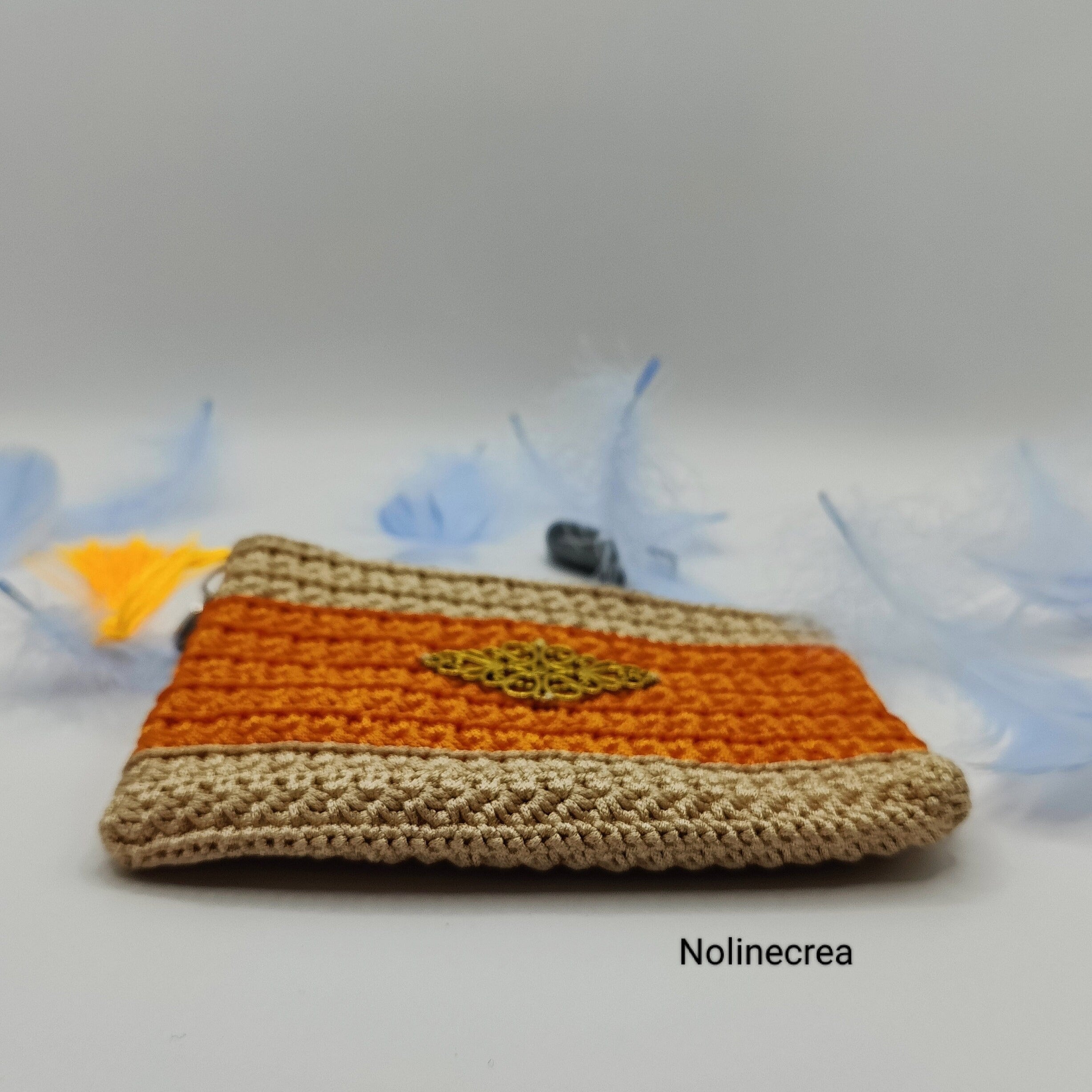 Petit porte monnaie fait main au crochet beige et orange avec frange jaune