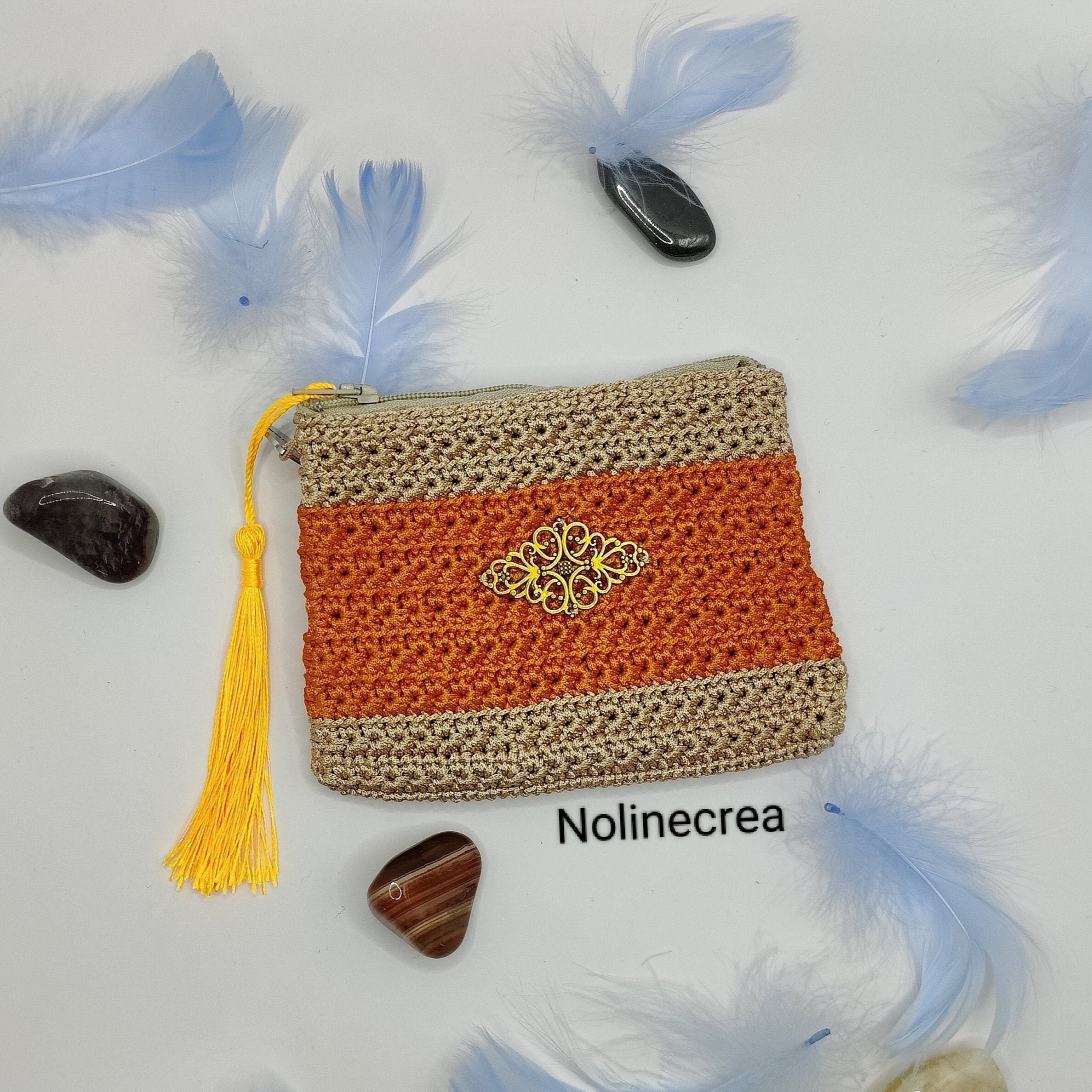 Petit porte monnaie fait main au crochet beige et orange avec frange jaune