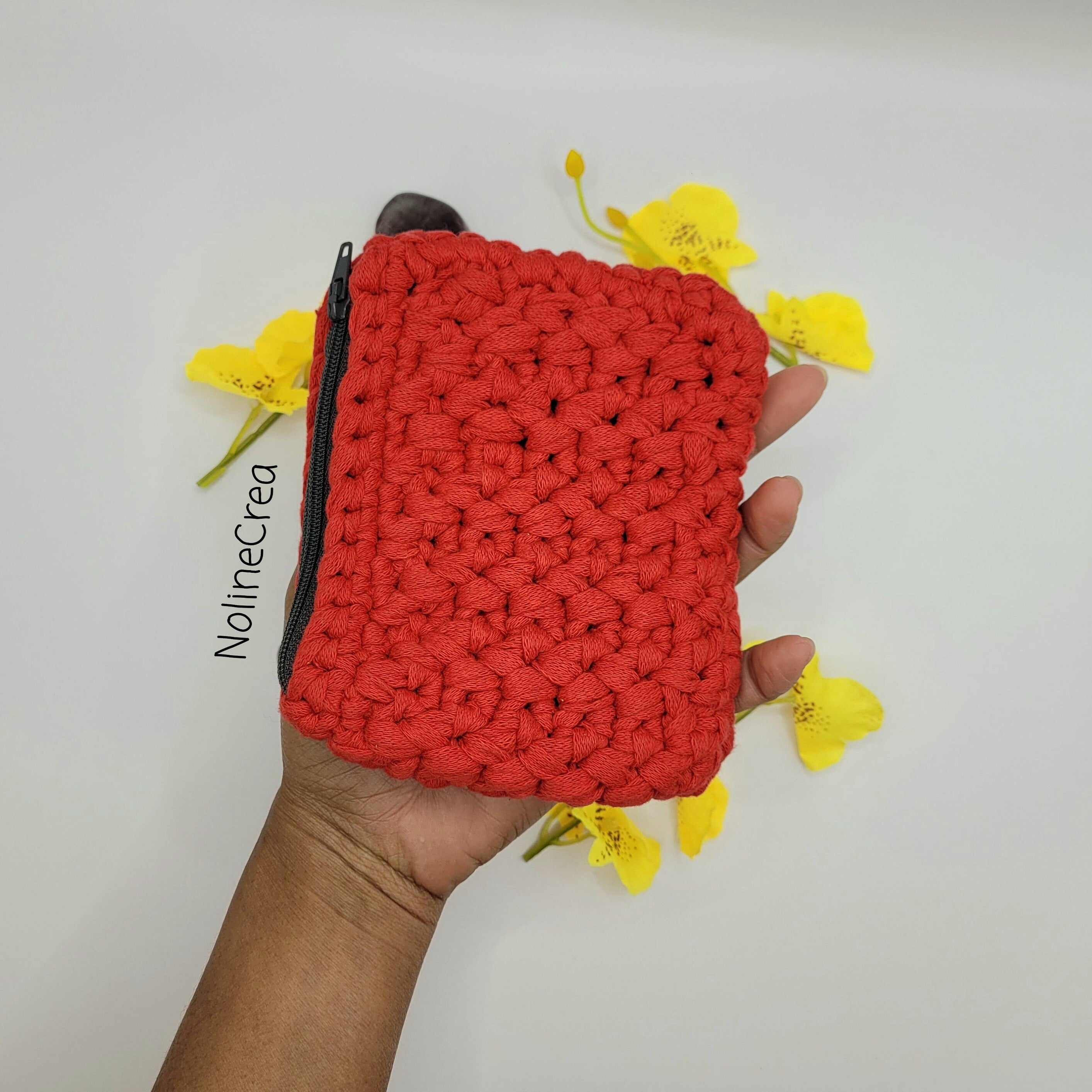 Petit porte monnaie fait main au crochet fil ruban rouge