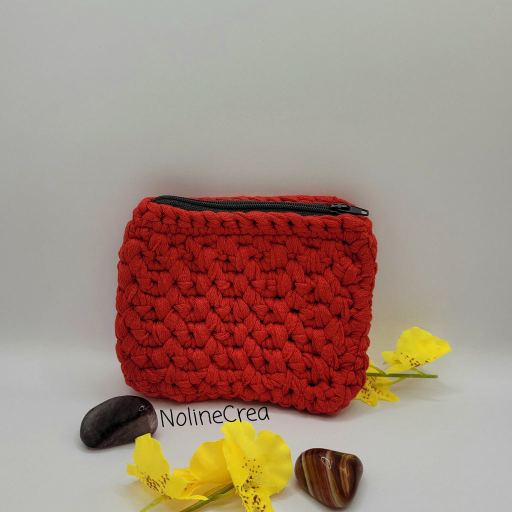 Petit porte monnaie fait main au crochet fil ruban rouge