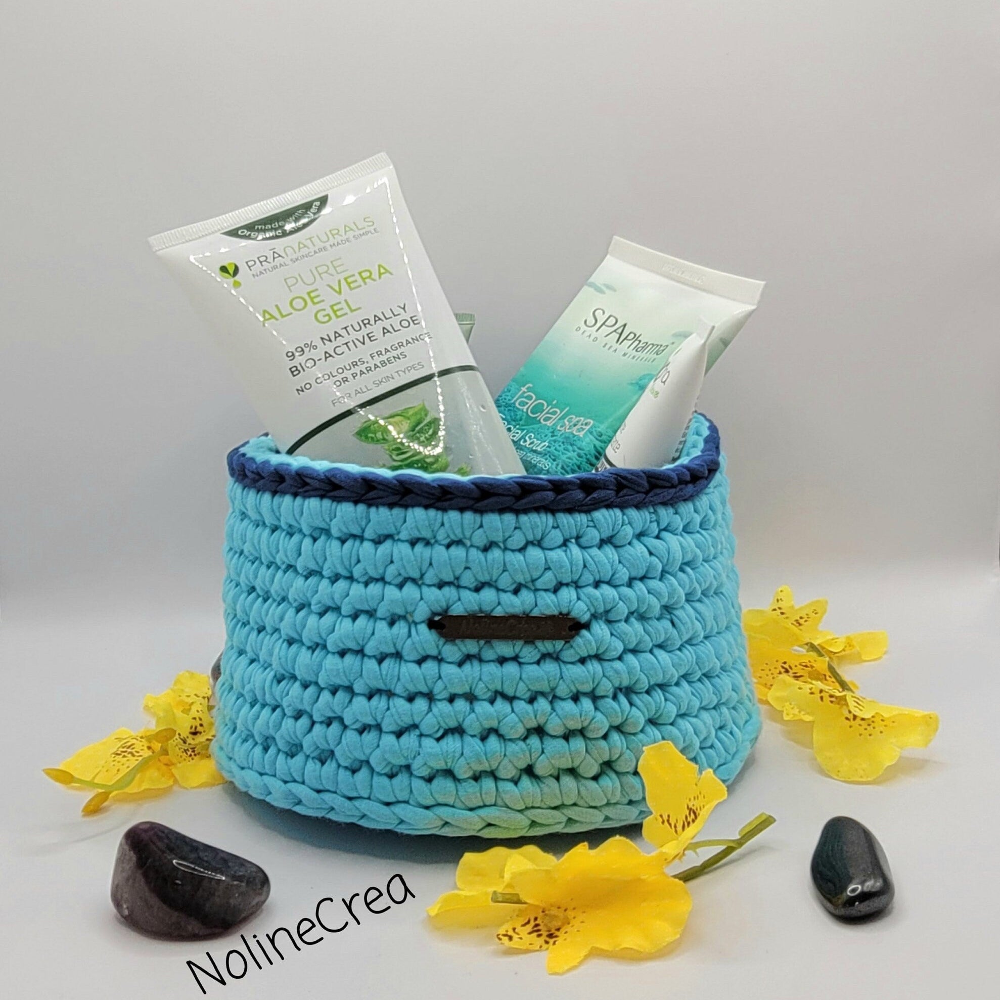 pot fait main au crochet avec fil tissus bleu clair