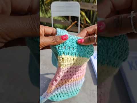 Petit totebag arc-en-ciel en crochet
