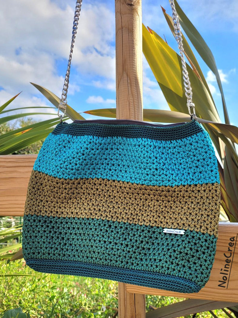 Sac à main vert clair, vert foncer et bleu fait au crochet