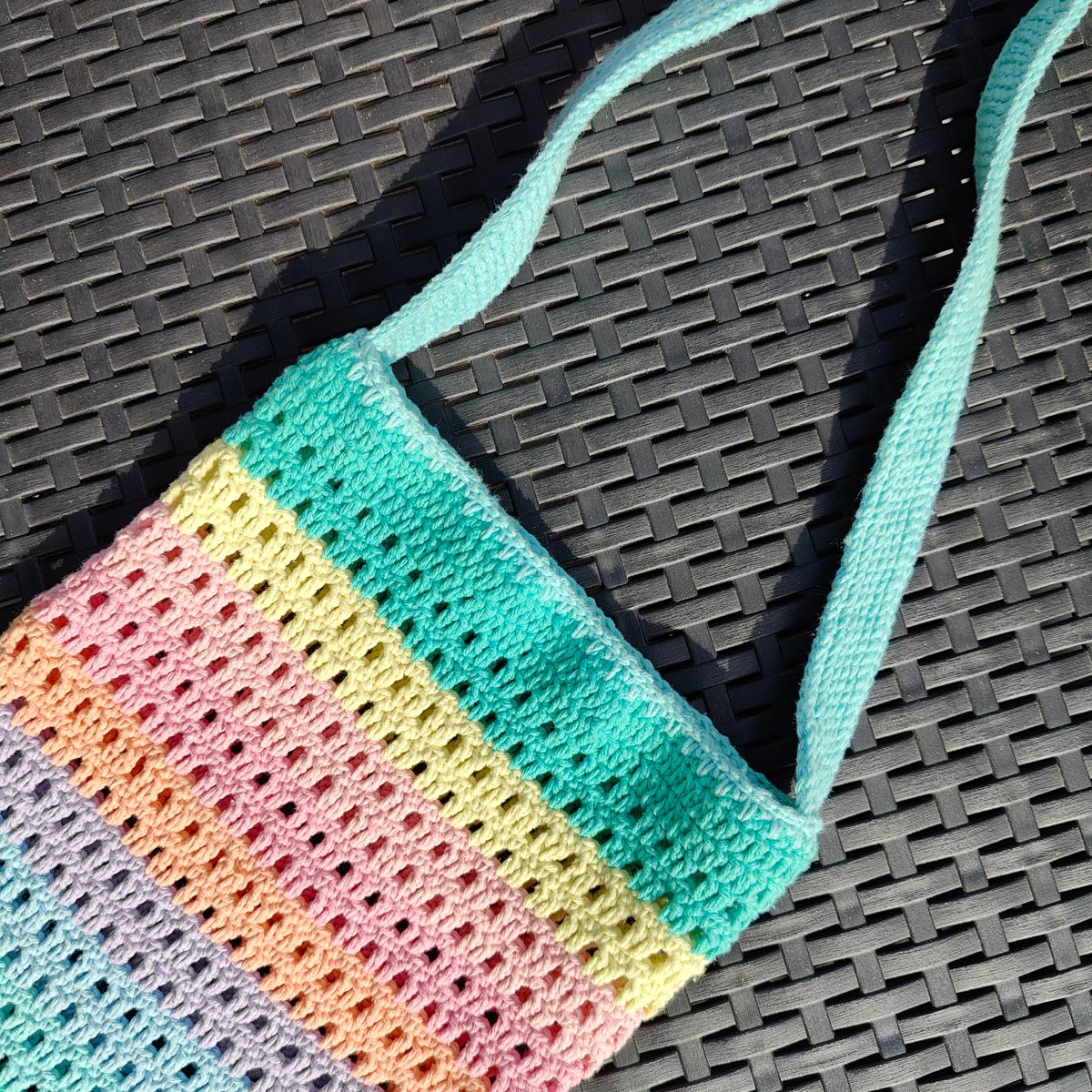 Totebag arc-en-ciel fait main au crochet