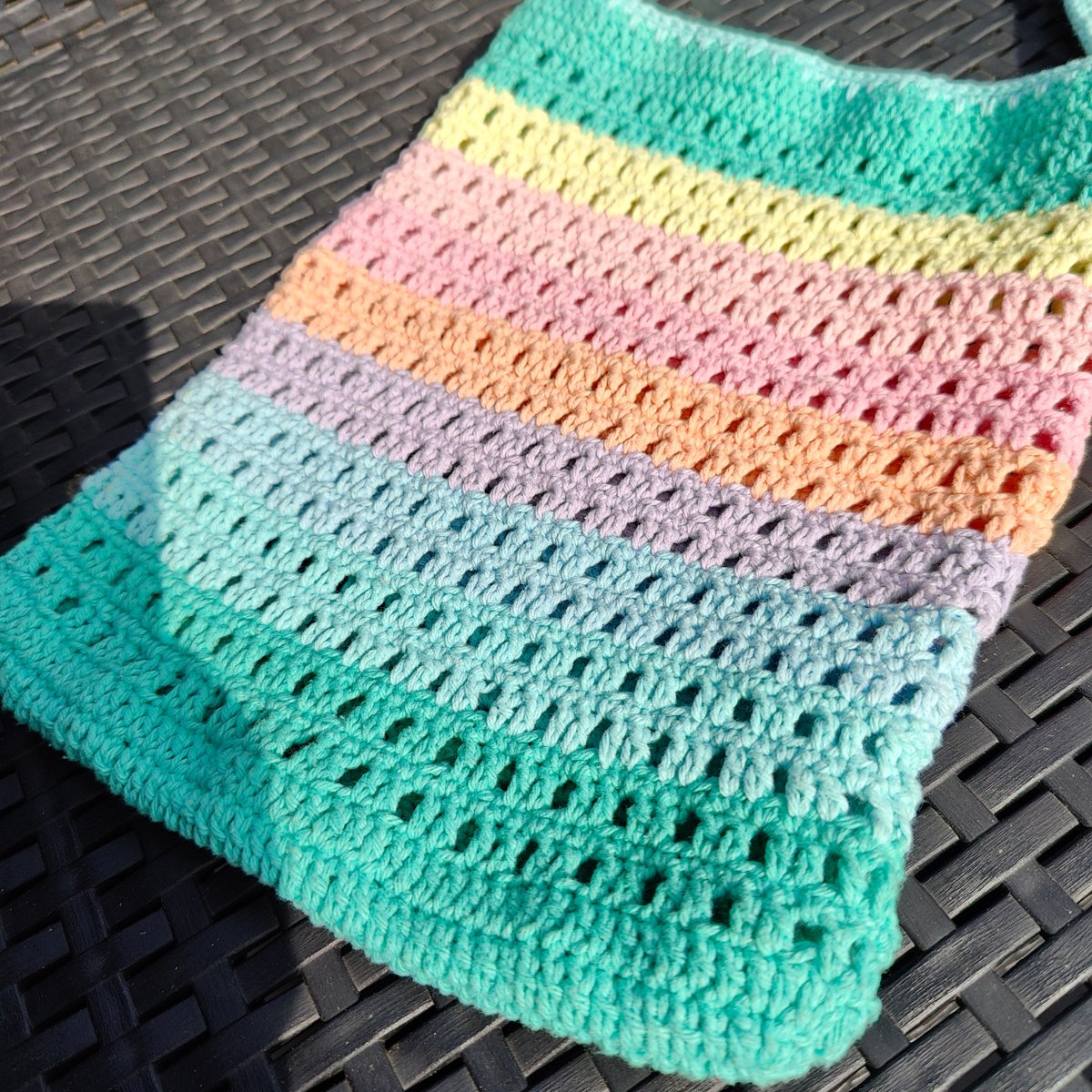 Totebag arc-en-ciel fait main au crochet