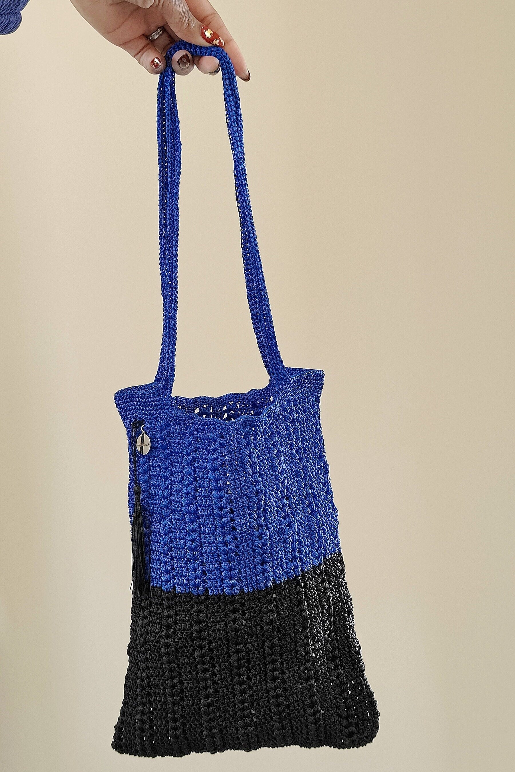 Petit totebag au crochet bleu et noir, fait main