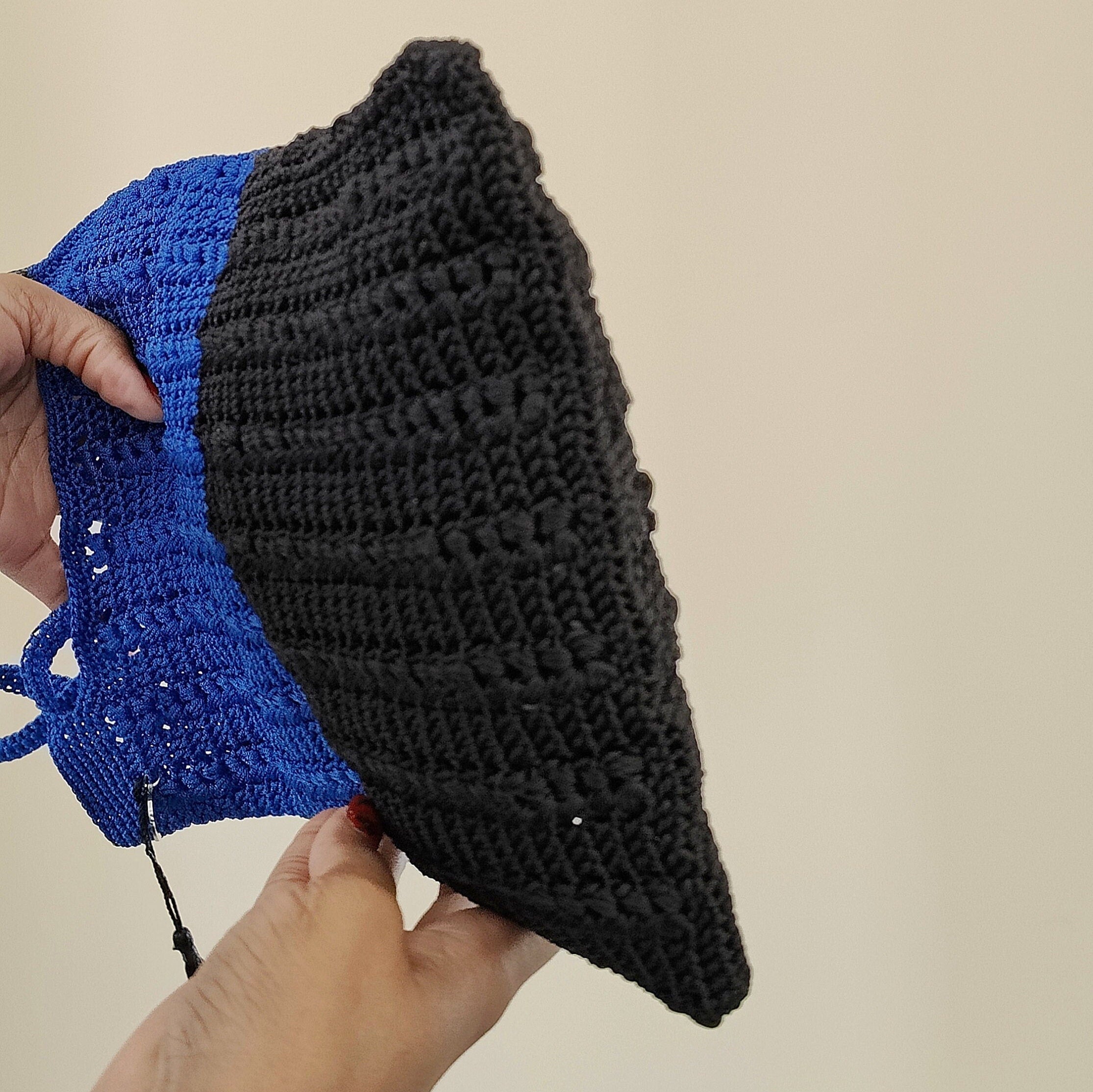 Petit totebag au crochet bleu et noir, fait main
