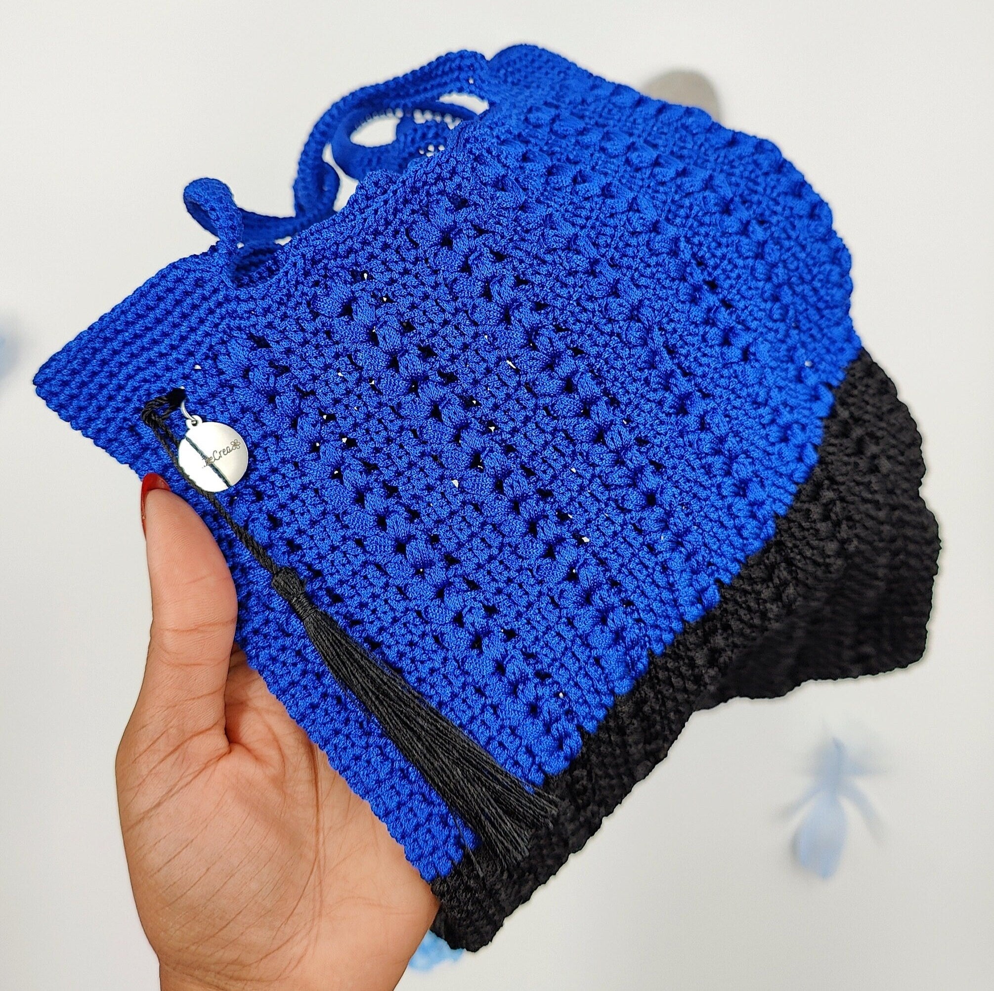 Petit totebag au crochet bleu et noir, fait main
