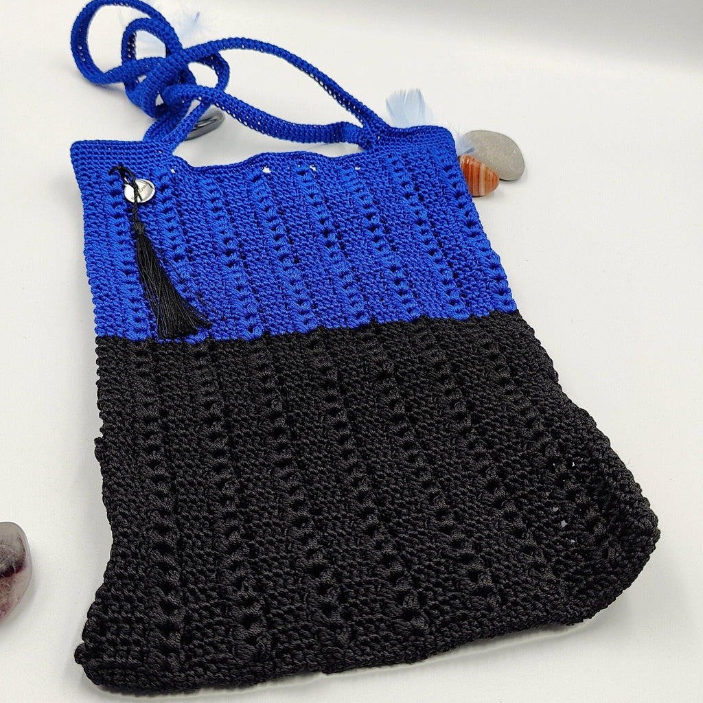 Petit totebag au crochet bleu et noir, fait main

