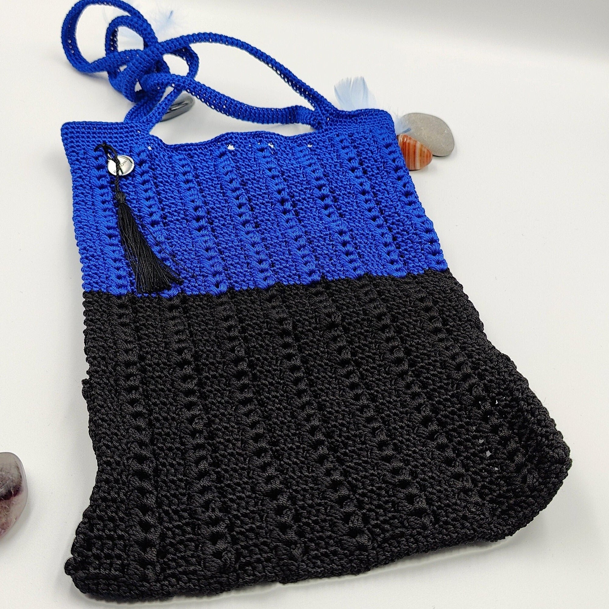 Petit totebag au crochet bleu et noir, fait main
